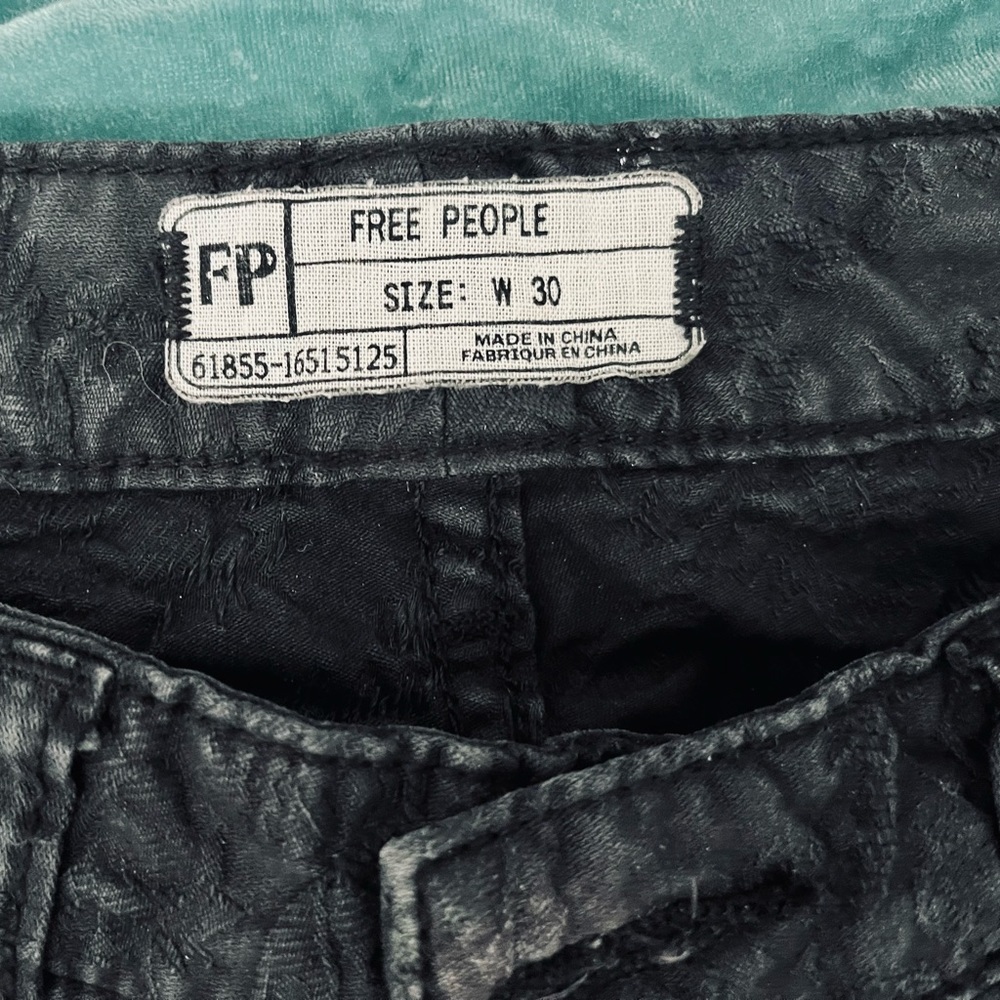 Free People Black Cropped Jacquard Skinny Jeans Size 30